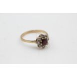 9ct Gold Garnet & Clear Gemstone Floral Cluster Ring (2.5g)