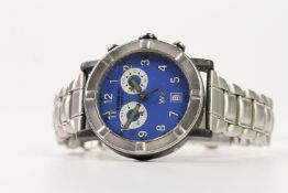 RAYMOND WEIL QUARTZ CHRONOGRAPH WRIST WATCH, circular blue dial with arabic numeral hour markers,