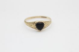 9ct Gold Onyx Heart Ring (1.5g)