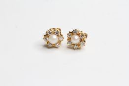 18YG star shaped pearl and diamond earrings