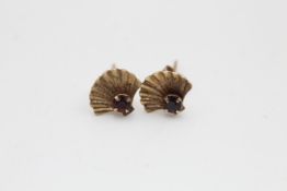 9ct Gold Garnet Shell Stud Earrings (1.1g)