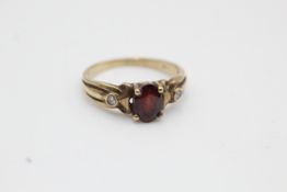 9ct Gold Diamond & Garnet Dress Ring (2.2g)