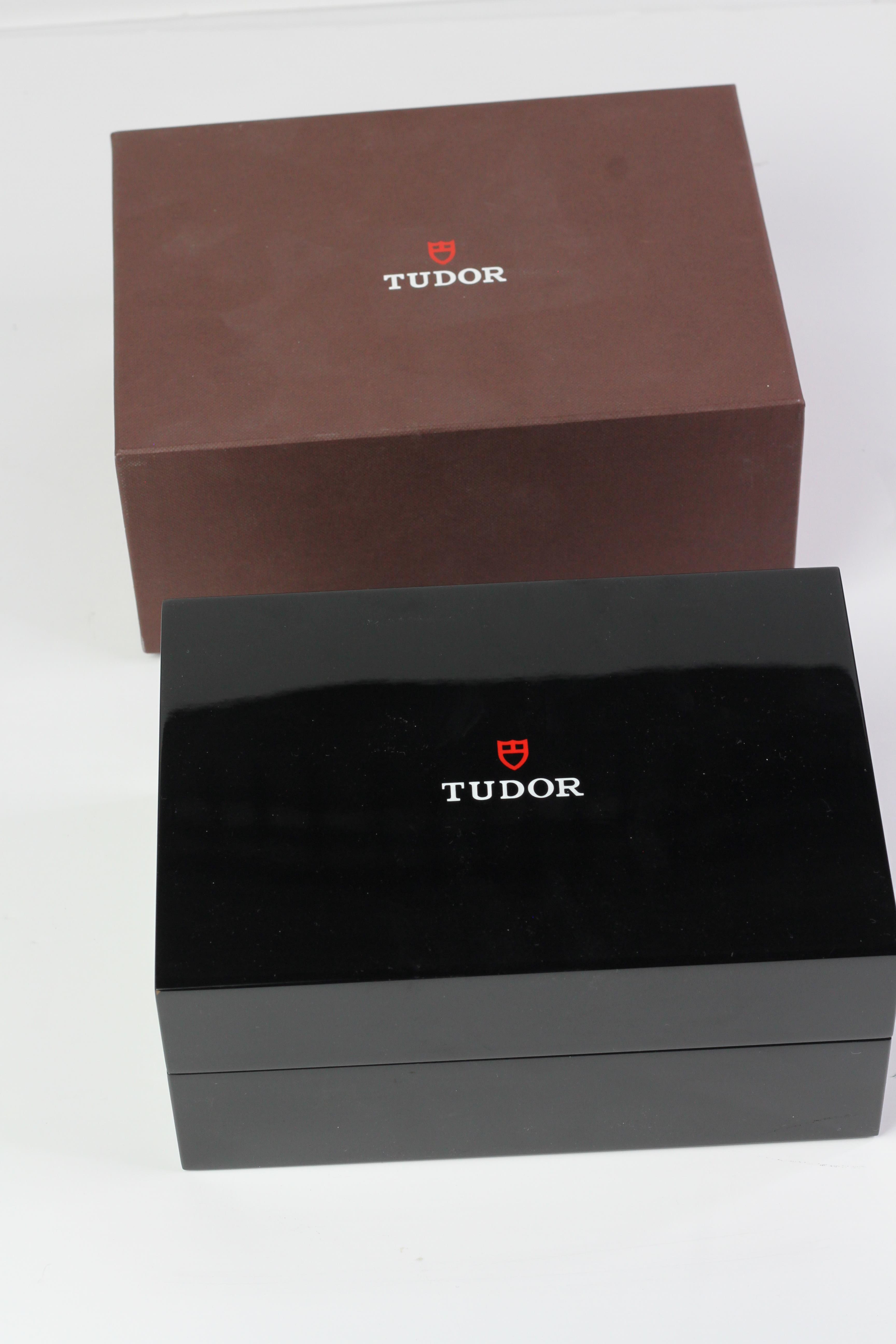 *To Be Sold Without Reserve" Modern Tudor inner and outer box - Image 2 of 3