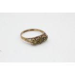 9ct Gold Peridot Three Stone Ring (2g)