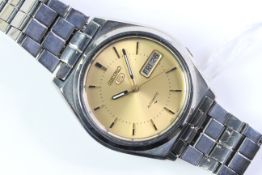 *TO BE SOLD WITHOUT RESERVE* SEIKO 5 #7009-8760 DAY/DATE WITH GOLD DIAL