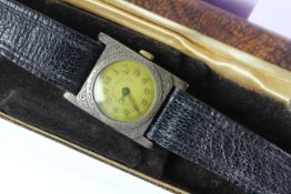 VINTAGE STAINLESS STEEL WATCH COMES WITH BOX