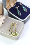 2x Pairs of Earrings including Edwardian 15ct peair of Peridot and pearl set drop earrings (2.7g), a