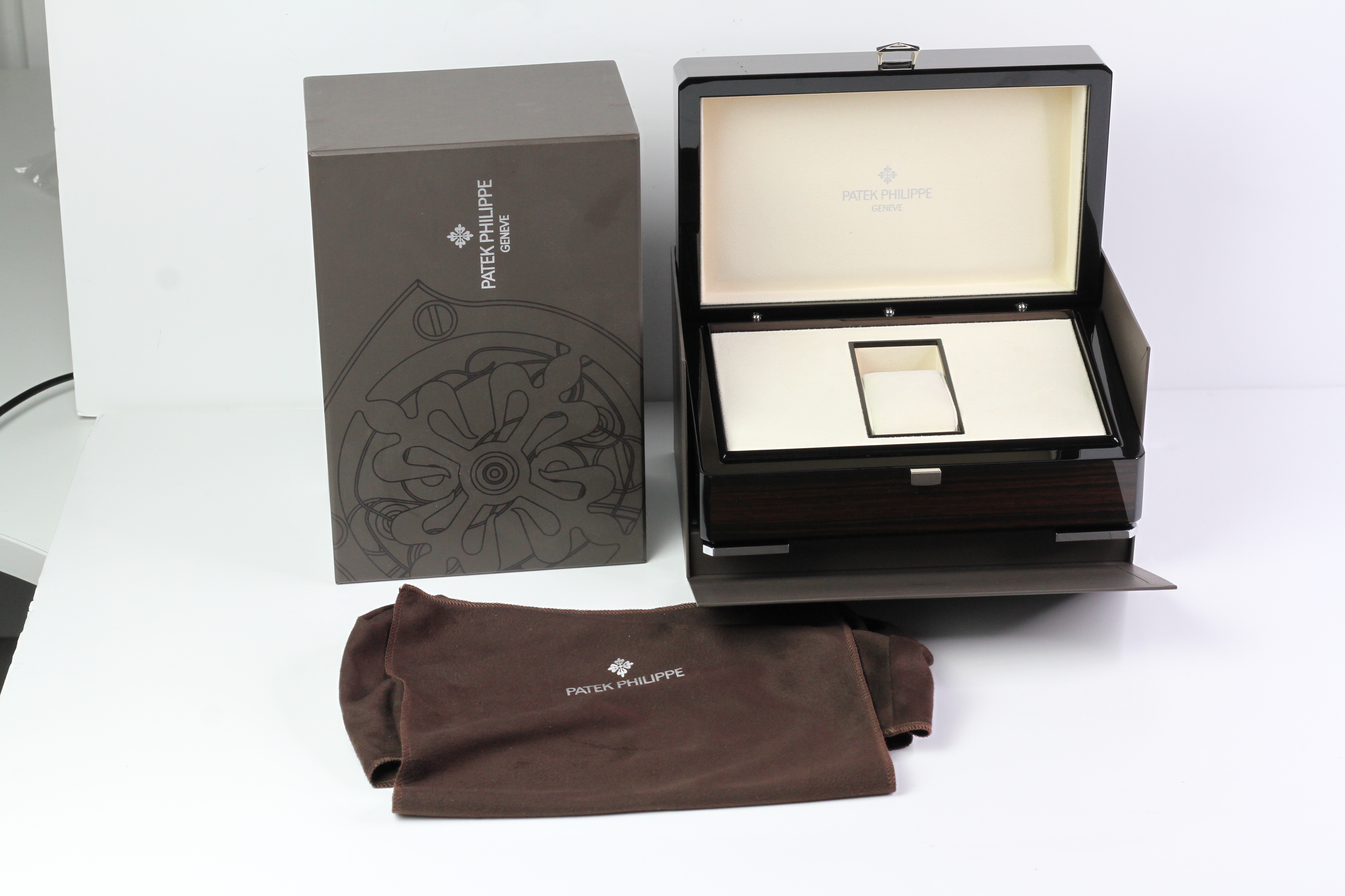 *To Be Sold Without Reserve* Modern Patek Philippe inner box and outer box - Image 2 of 6