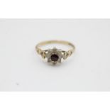 9ct Gold Garnet & Clear Gemstone Floral Cluster Ring (1.3g)