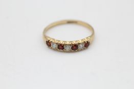 9ct Gold Garnet & Clear Gemstone Seven Stone Ring (1.4g)