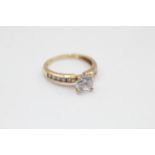 9ct Gold Clear Gemstone Dress Ring (2g)