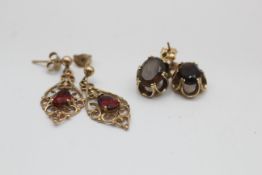 2 x 9ct gold smokey quartz & garnet drop earrings (4.7g)