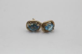 9ct gold topaz stud earrings (1g)