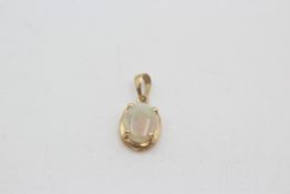 14ct gold opal solitaire pendant (0.4g)