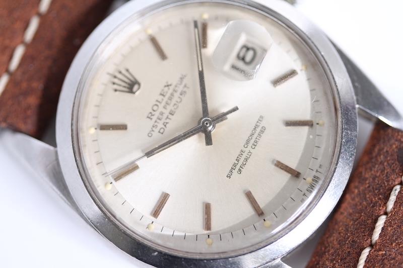 VINTAGE ROLEX DATEJUST REFERENCE 6604 CIRCA 1958, silvered pie pan dial, gold baton hour markers, - Image 2 of 6