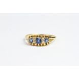 18ct gold ring with sapphire and diamond