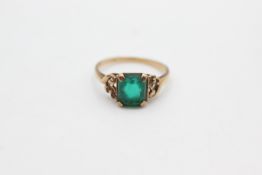 10ct gold vintage green paste solitaire dress ring (1.7g)
