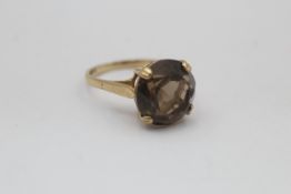 9ct gold smokey quartz solitaire dress ring (3.3g)
