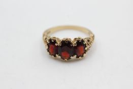 9ct gold garnet gypsy ring (3.8g)