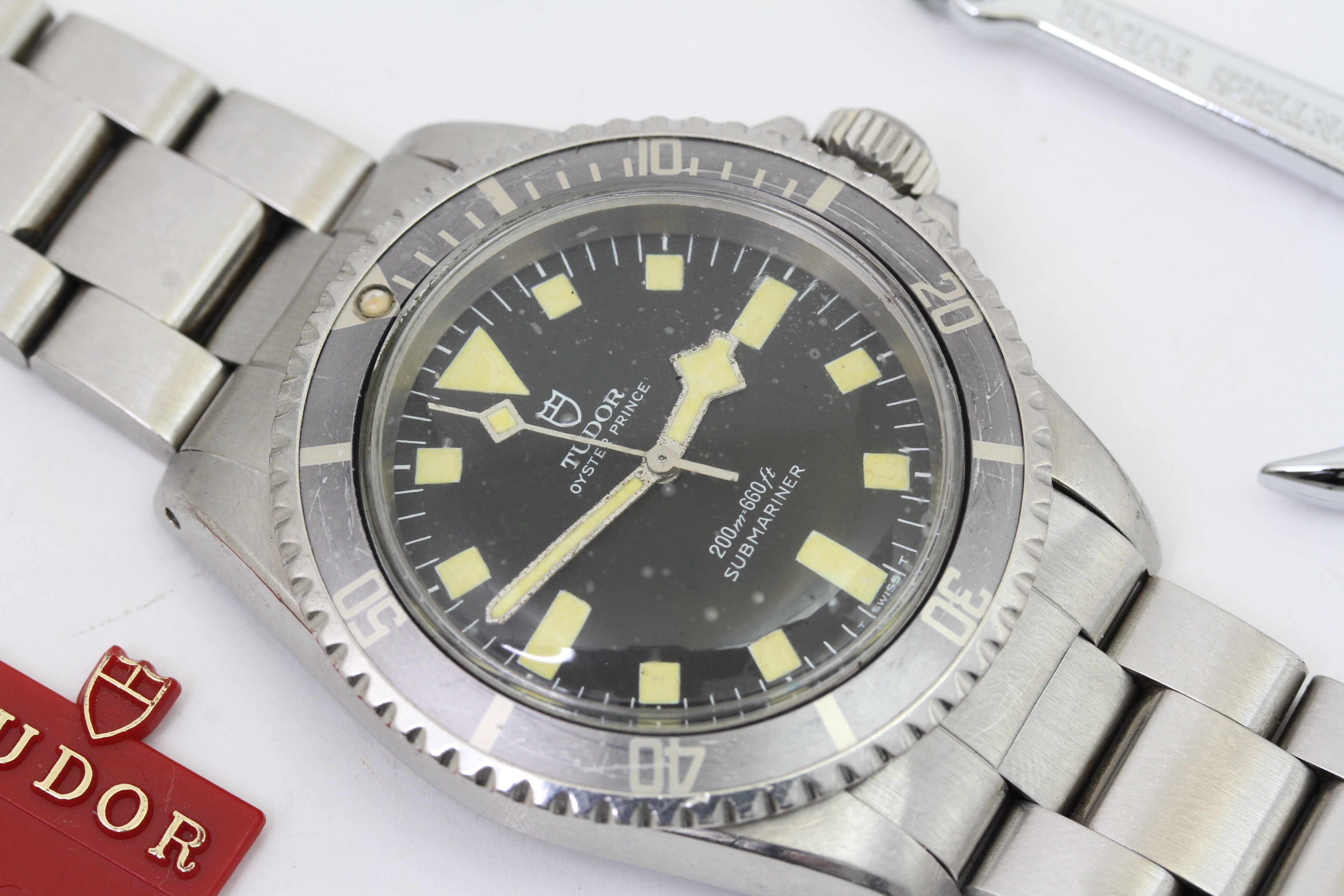 VINTAGE TUDOR SUBMARINER ‘ SNOW FLAKE’ REFERENCE 7016/0 CIRCA 1972,  black dial with ‘snow flake’ - Image 2 of 6