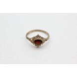 9ct gold garnet ring (1.6g)