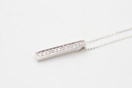 9ct white gold drop pendant necklace (1.4g)