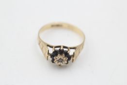 9ct gold diamond & sapphire floral cluster ring (1.8g)