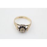 9ct gold diamond & sapphire floral cluster ring (1.8g)