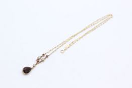 9ct gold garnet & pearl drop static pendant necklace (2.9g)