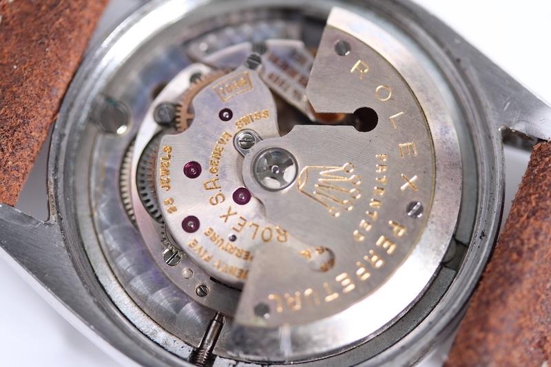 ROLEX DATEJUST 6604 CIRCA 1958, circular sunburst silver dial with baton hour markers, date function - Image 6 of 6