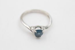 9ct white gold sapphire solitaire ring (2.4g)
