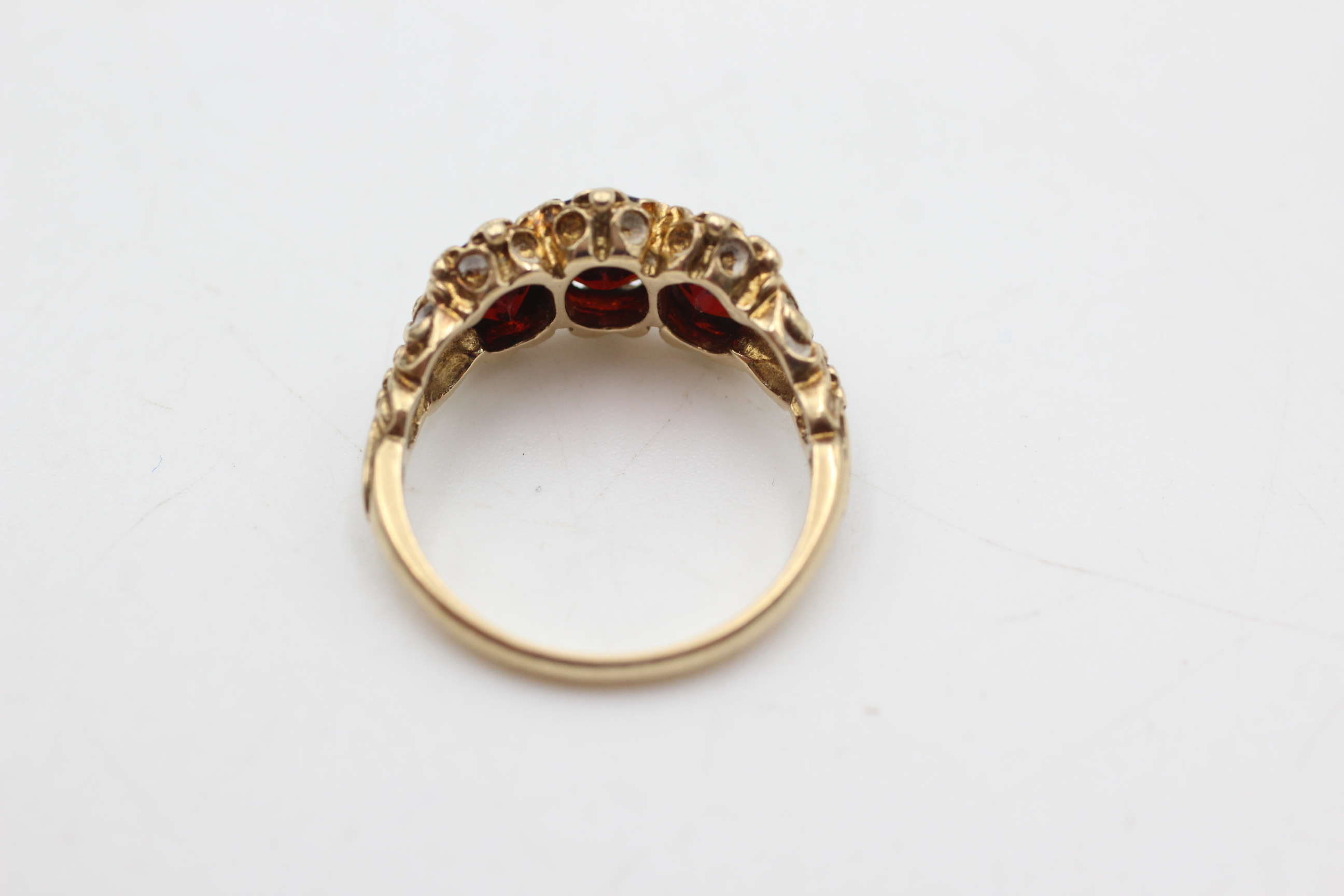9ct gold garnet gypsy ring (3.8g) - Image 5 of 5