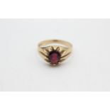 9ct gold garnet gypsy signet ring (3.6g)