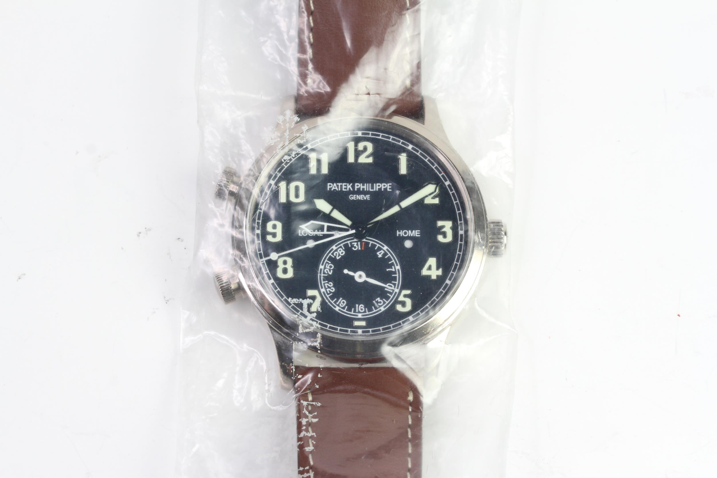 A FINE PATEK PHILIPPE CALATRAVA PILOT TRAVEL TIME REFERENCE 5224G-001, SEALED FROM SERVICE, WITH BOX - Image 7 of 19