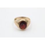 9ct gold garnet signet ring (6g)