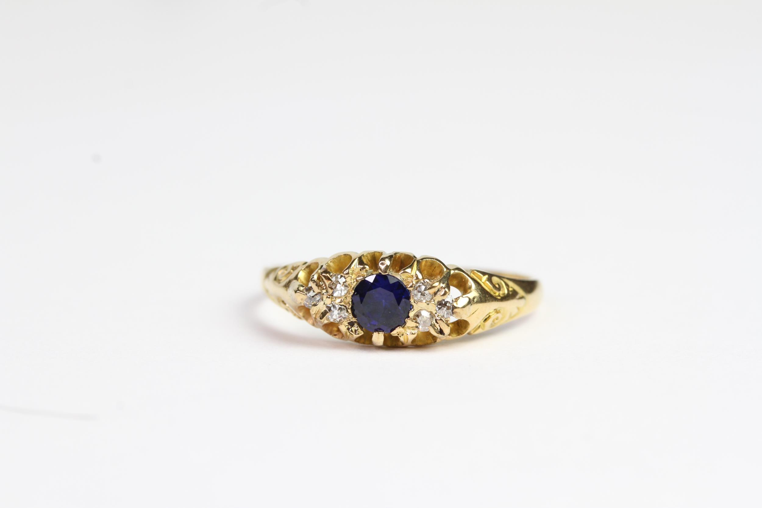 18ct gold ring with sapphire and diamonds
