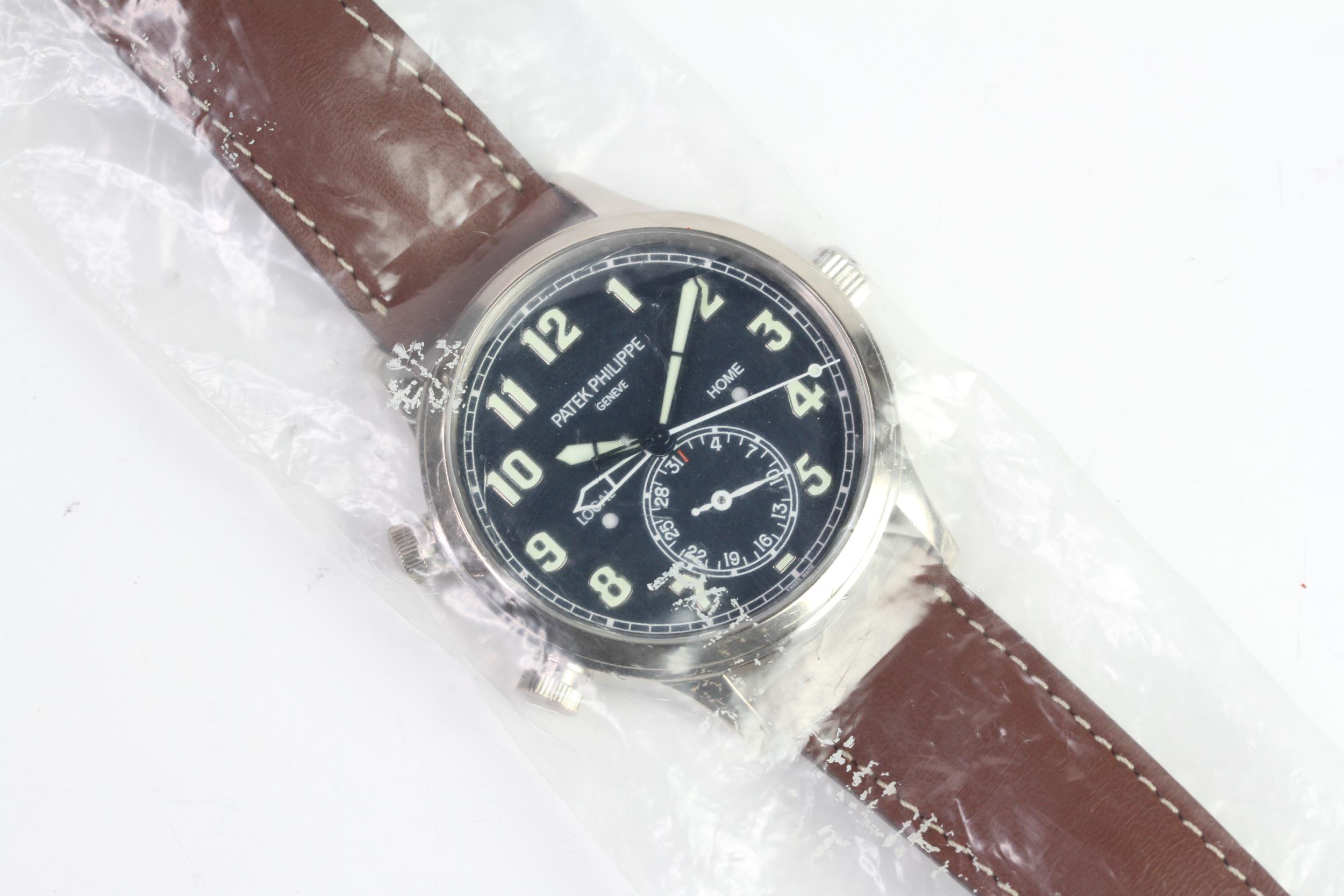 A FINE PATEK PHILIPPE CALATRAVA PILOT TRAVEL TIME REFERENCE 5224G-001, SEALED FROM SERVICE, WITH BOX - Image 6 of 19