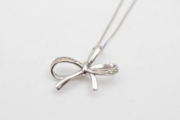 9ct white gold diamond bow pendant necklace (1.4g)