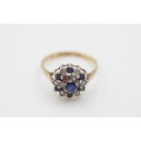 9ct gold sapphire & clear gemstone floral cluster ring (2.3g)