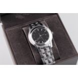 GUCCI DATE QUARTZ WRISTWATCH W/ BOX & WARRANTY CARD, circular black dial with silver hour markers