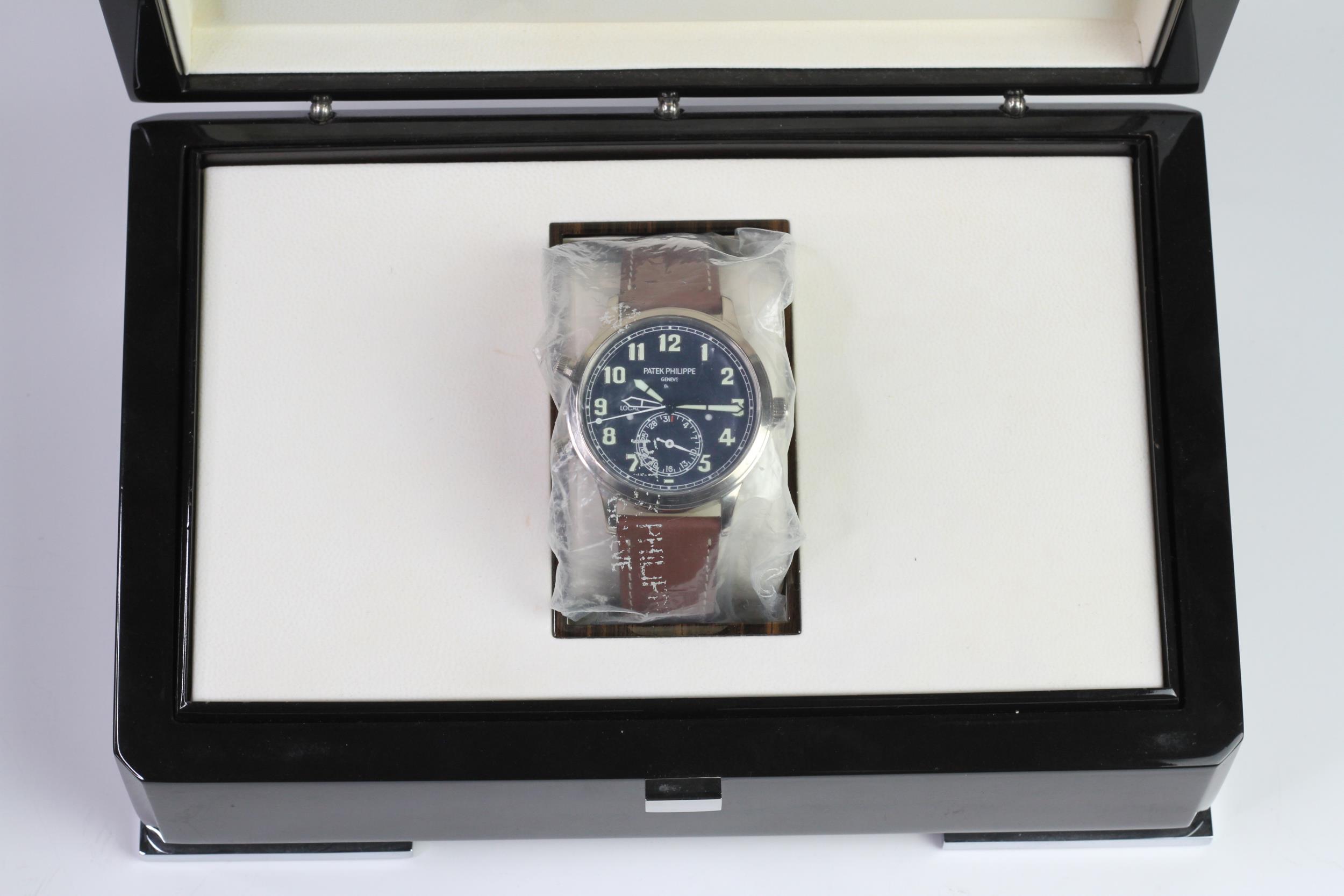 A FINE PATEK PHILIPPE CALATRAVA PILOT TRAVEL TIME REFERENCE 5224G-001, SEALED FROM SERVICE, WITH BOX - Image 3 of 19