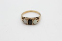 9ct gold sapphire & opal gypsy ring (2.6g)