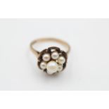 9ct gold vintage pearl flower dress ring (3.7g)