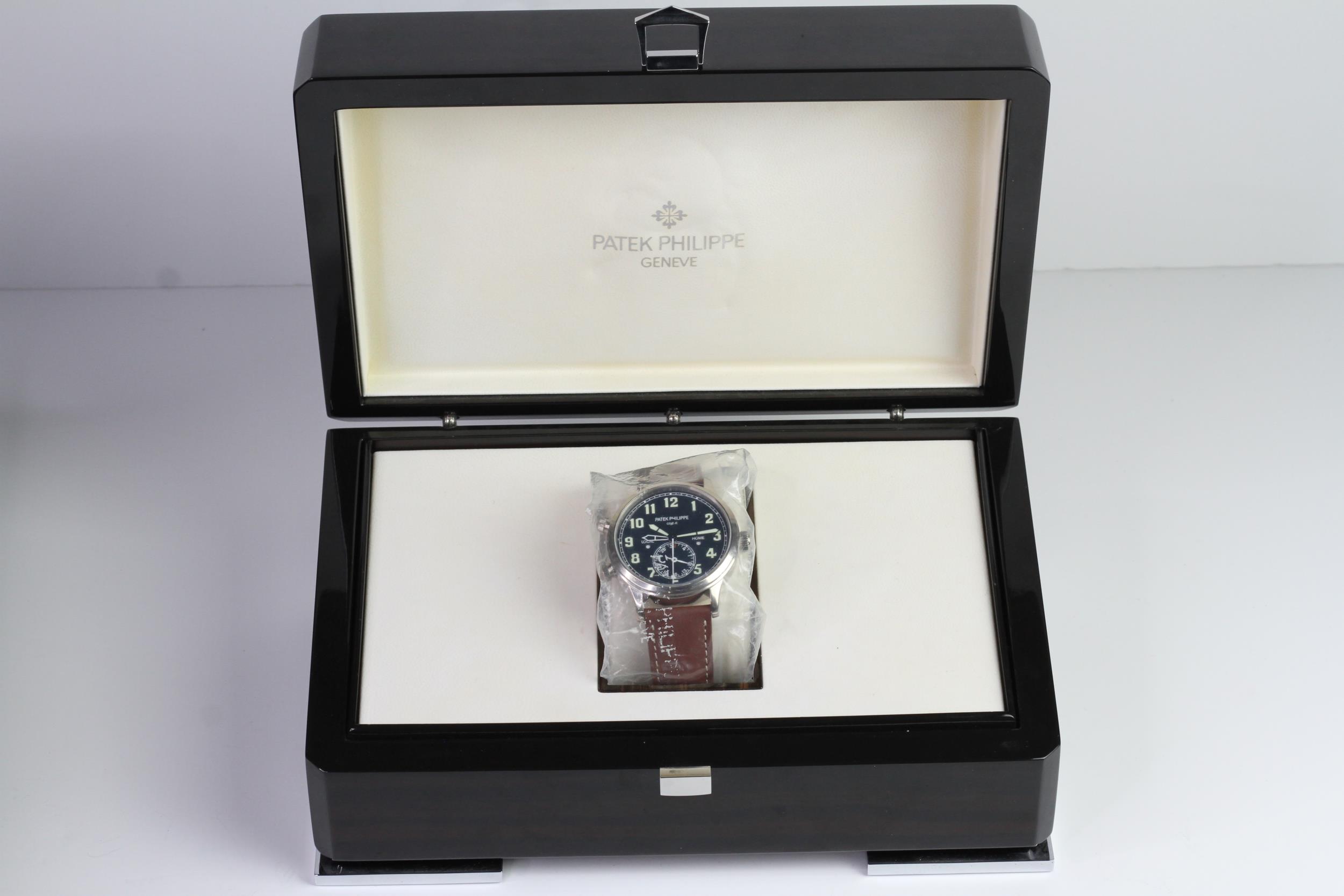 A FINE PATEK PHILIPPE CALATRAVA PILOT TRAVEL TIME REFERENCE 5224G-001, SEALED FROM SERVICE, WITH BOX - Image 2 of 19