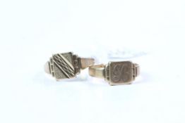 2x VINTAGE 9CT SIGNET RINGS INCLUDING; 9ct Signet Ring hallmarked 1946, stepped signet ring, 4.1g,