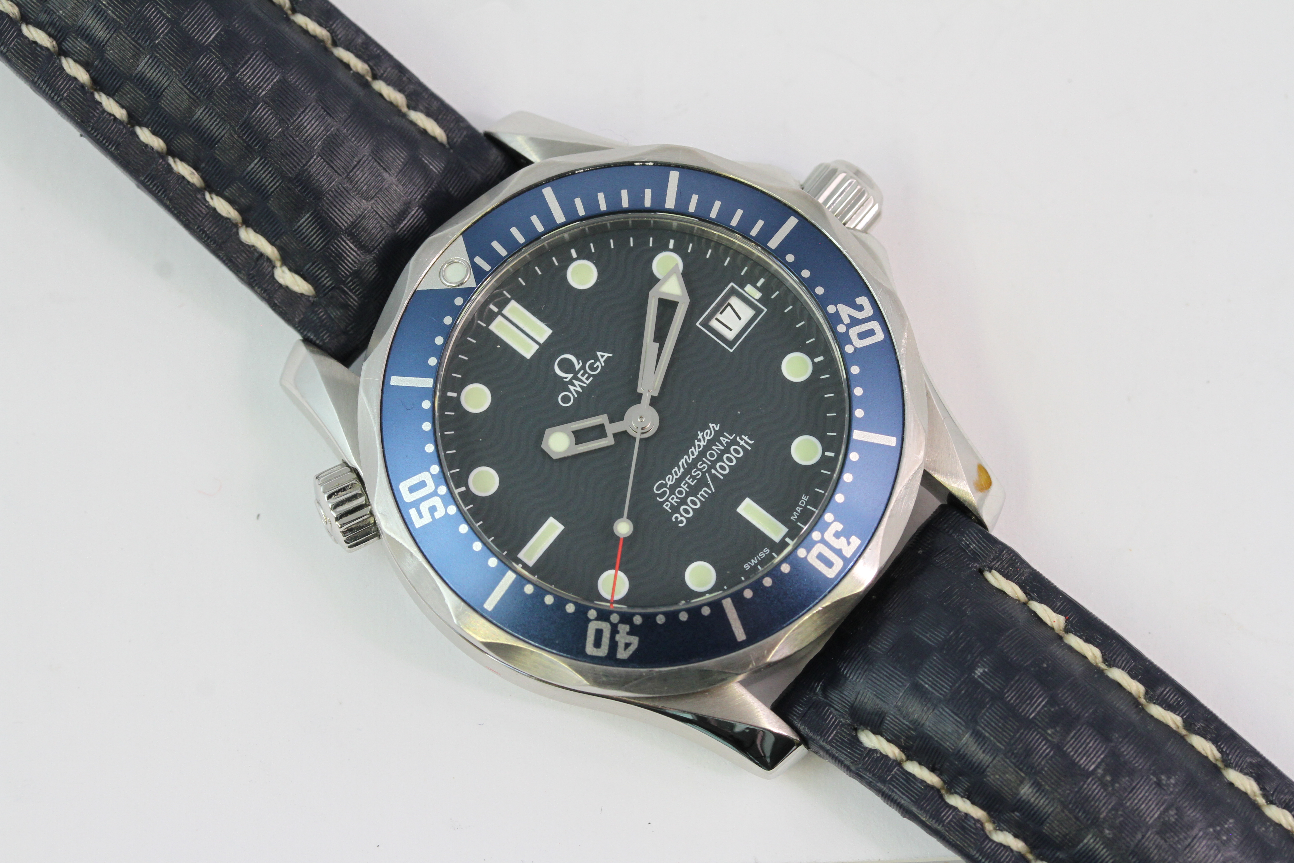 OMEGA SEAMASTER 300 MIDSIZE BOX AND PAPERS 2003 - Image 3 of 5