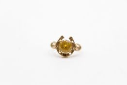 9ct gold yellow gemstone set horseshoe ring (1.7g)