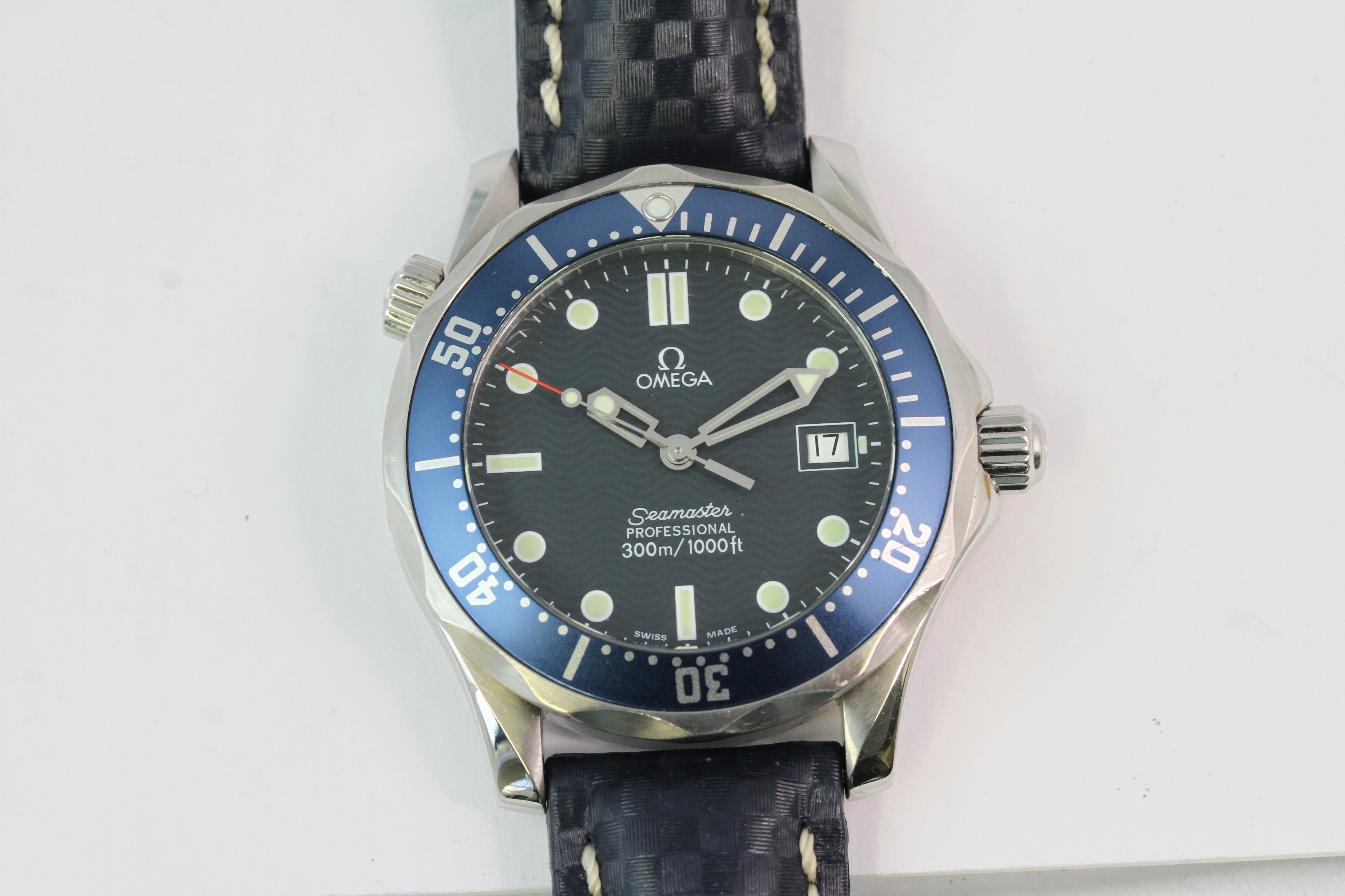 OMEGA SEAMASTER 300 MIDSIZE BOX AND PAPERS 2003 - Image 4 of 5