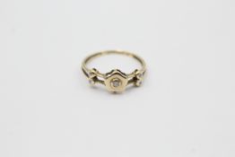 9ct gold diamond five stone stylised daisy ring (1.3g)