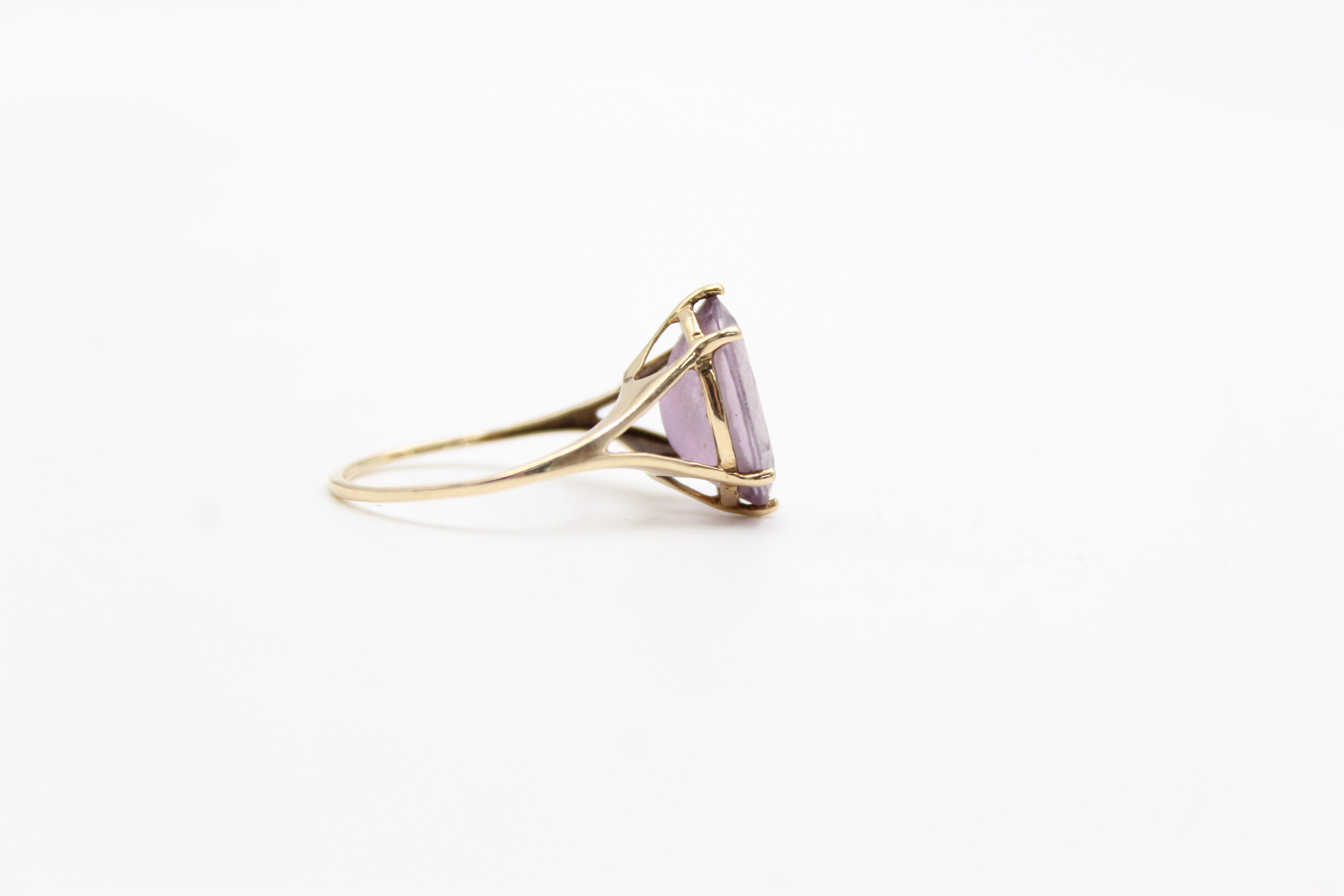 9ct gold amethyst solitaire dress ring (2.6g) - Image 3 of 7